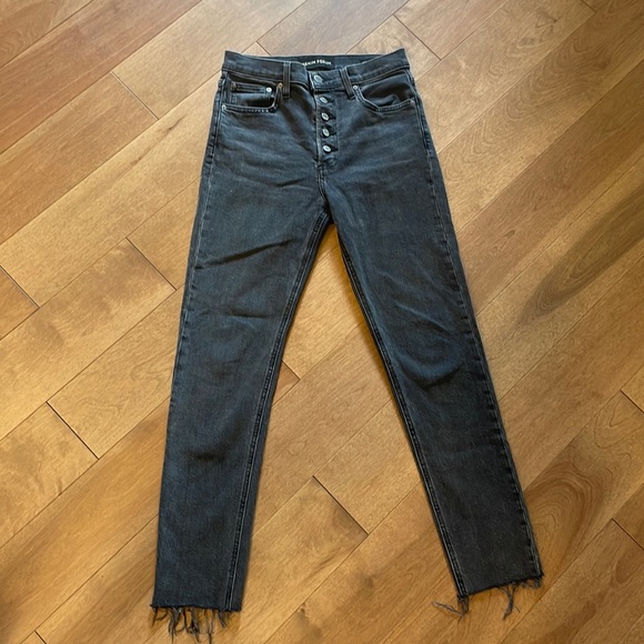 Denim forum (aritzia) jeans - size 25 - never worn - Picture 3 of 5